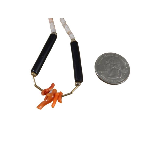 Vintage Coral Shell Necklace, 1990s Necklace, Silver Coral Chip Choker Necklace - Picture 4 of 5